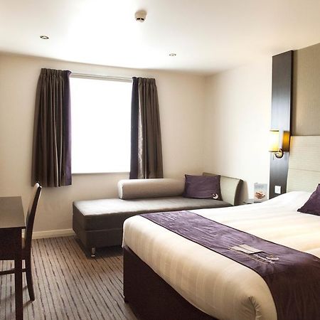 Premier Inn Chester Central - North Exterior foto