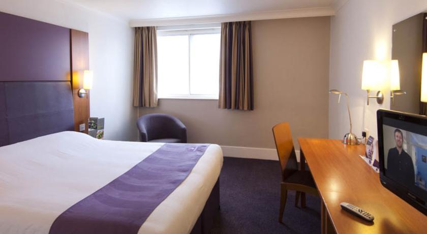 Premier Inn Chester Central - North Exterior foto