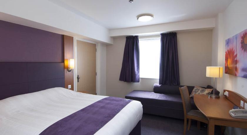 Premier Inn Chester Central - North Exterior foto