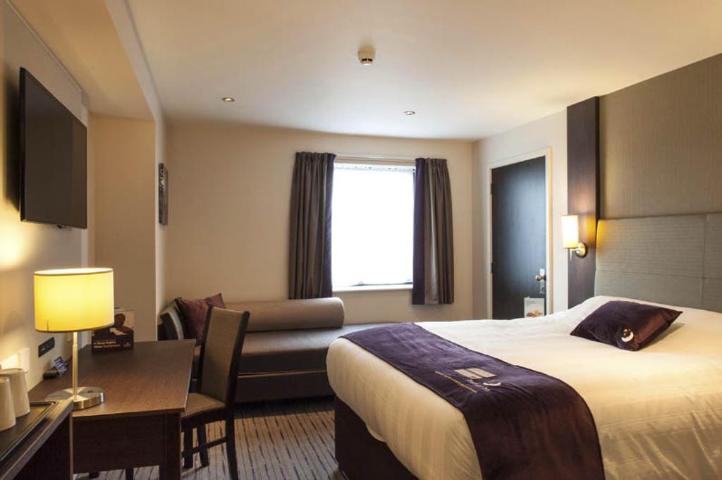 Premier Inn Chester Central - North Exterior foto
