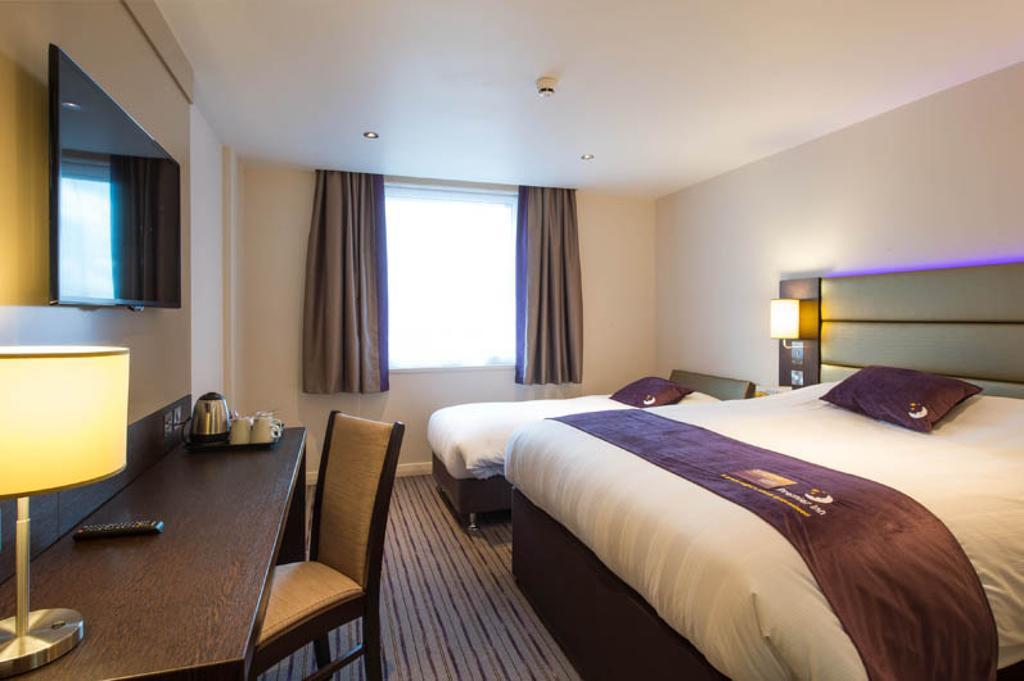 Premier Inn Chester Central - North Exterior foto