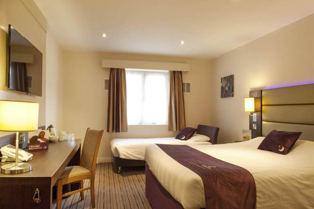 Premier Inn Chester Central - North Exterior foto