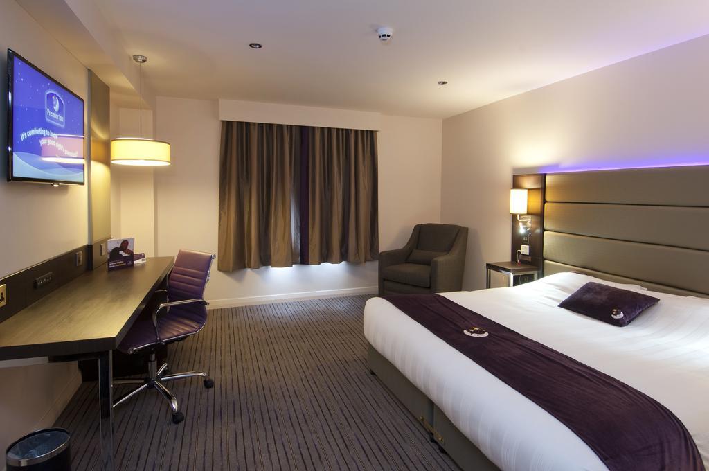 Premier Inn Chester Central - North Exterior foto
