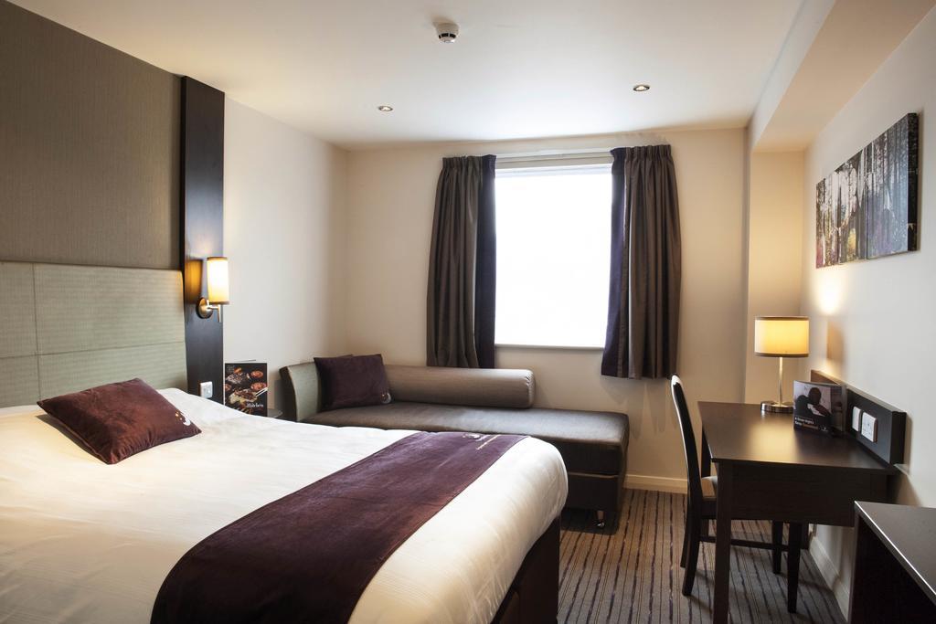 Premier Inn Chester Central - North Exterior foto