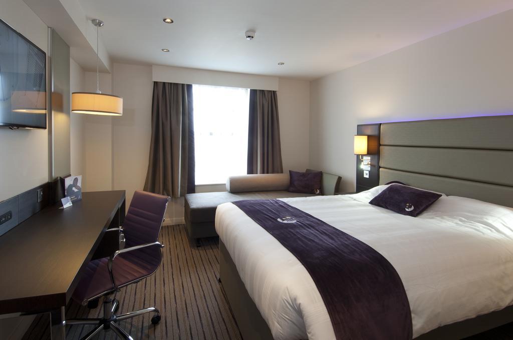 Premier Inn Chester Central - North Exterior foto