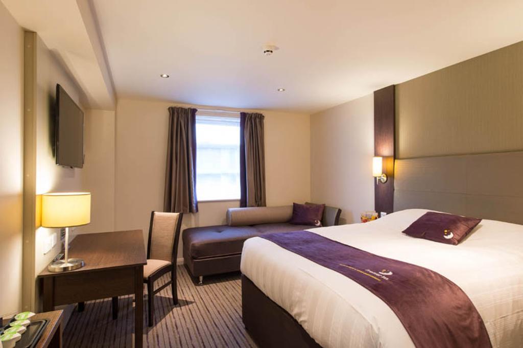 Premier Inn Chester Central - North Exterior foto